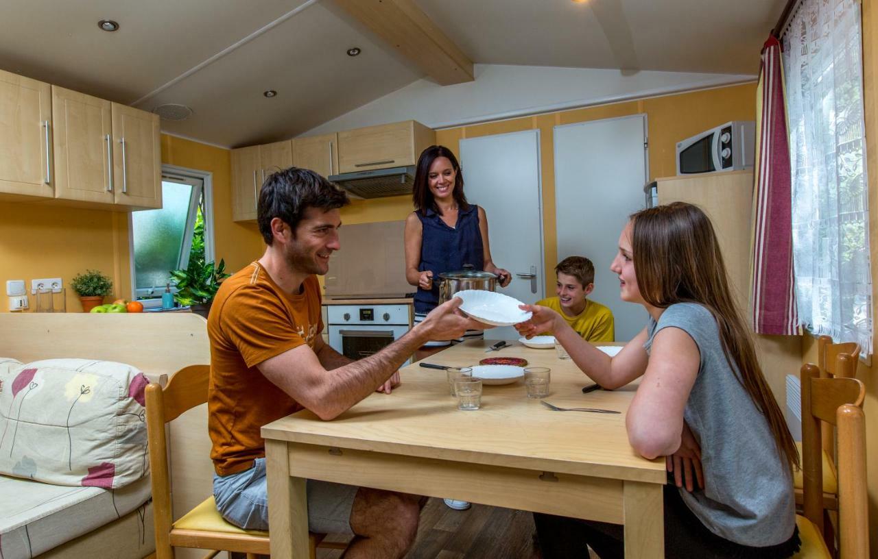 Camping Marina Plage Vitrolles  Exterior foto